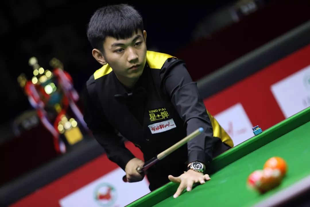 和谢鹏飞拥 和谢鹏飞拥